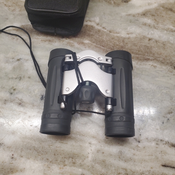 Barska  383feet/100yards  field Binoculars w/case - Picture 3 of 8